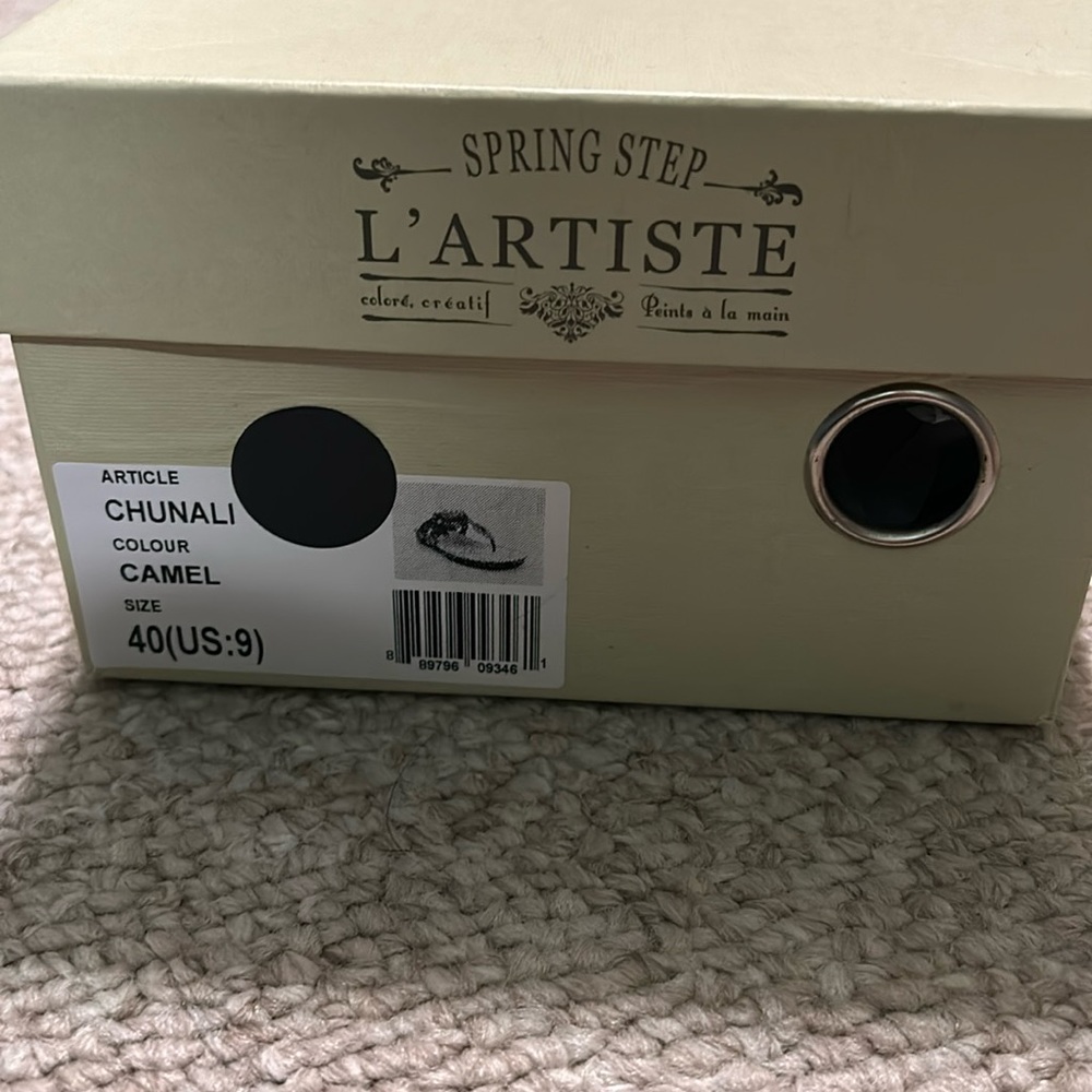 L’Artiste Women’s Chunali sandal size 9